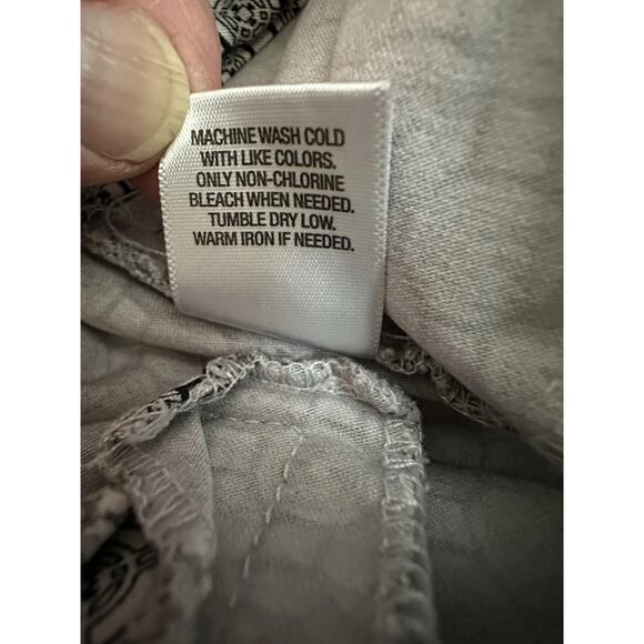 ROZ & ALI BLACK WHITE CAPRI STRETCH PANTS SIZE 16 W/ Zip Front Pockets - Picture 14 of 14